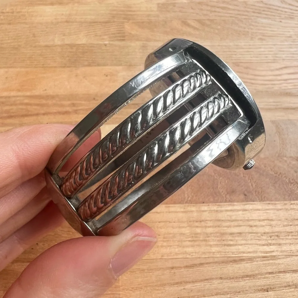 Vintage meera ladies hinged cuff bracelet watch NEW BATTERY